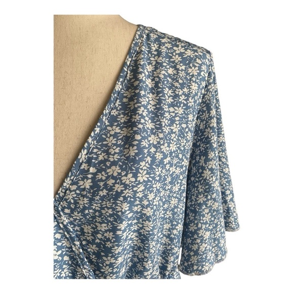 NWOT-BOUTIQUE-LIGHT BLUE FLORAL TOP-SIZE 2X - Picture 2 of 8